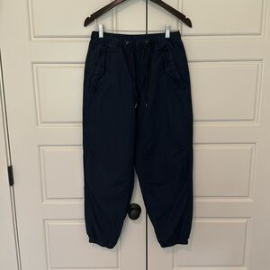 Perfect casual capri pants by Gap. Size S. Navy blue.